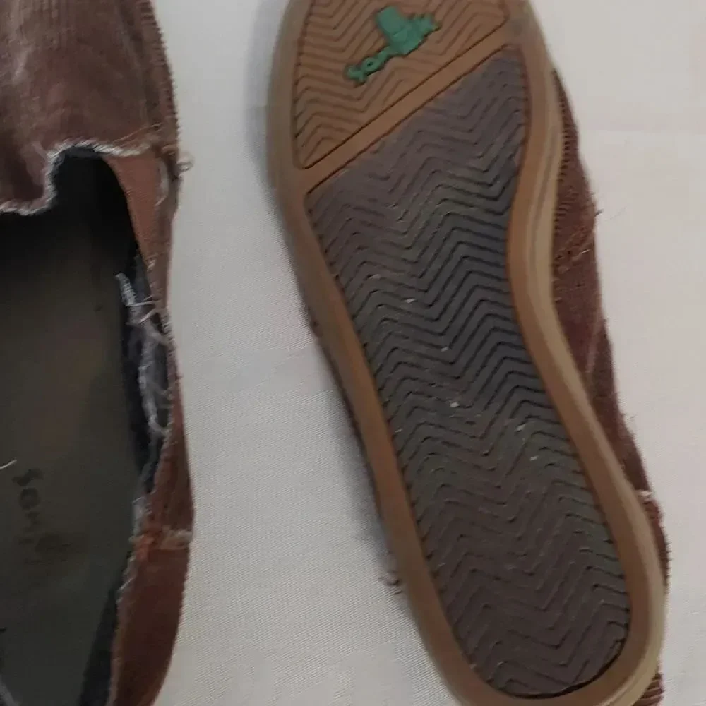 Sanuk corduroy distressed look loafer brown size 10 shoes
